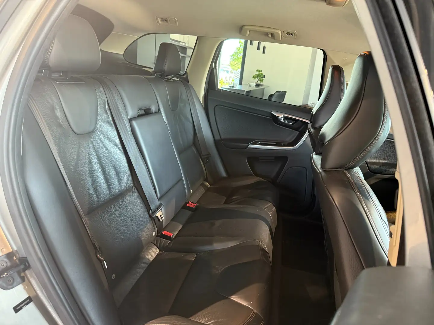 Vehicle image, number 8