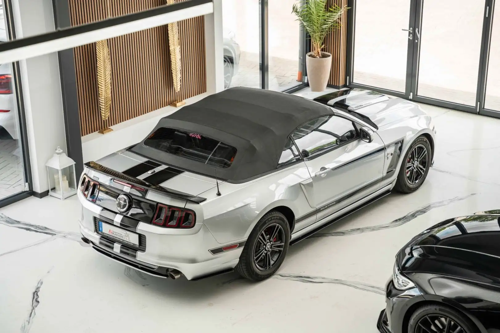 Vehicle image, number 8