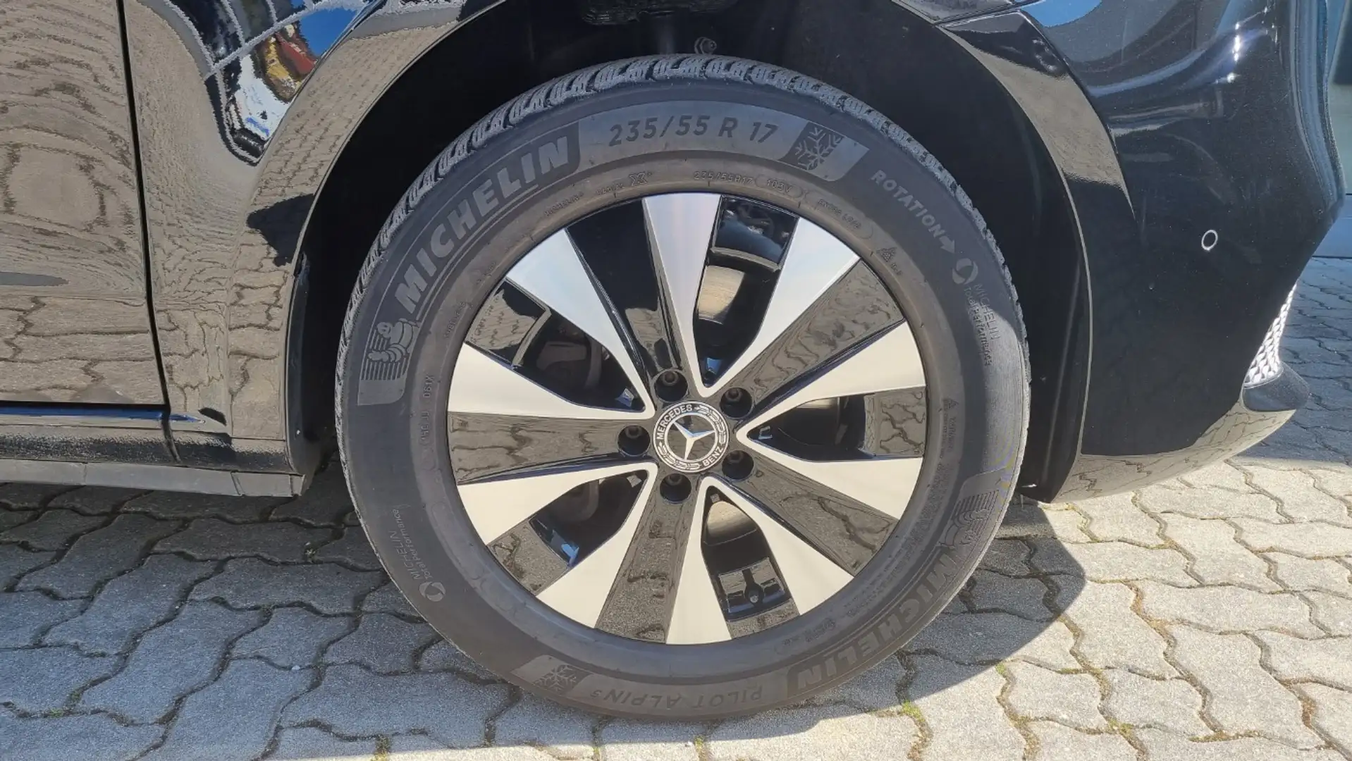 Vehicle image, number 15
