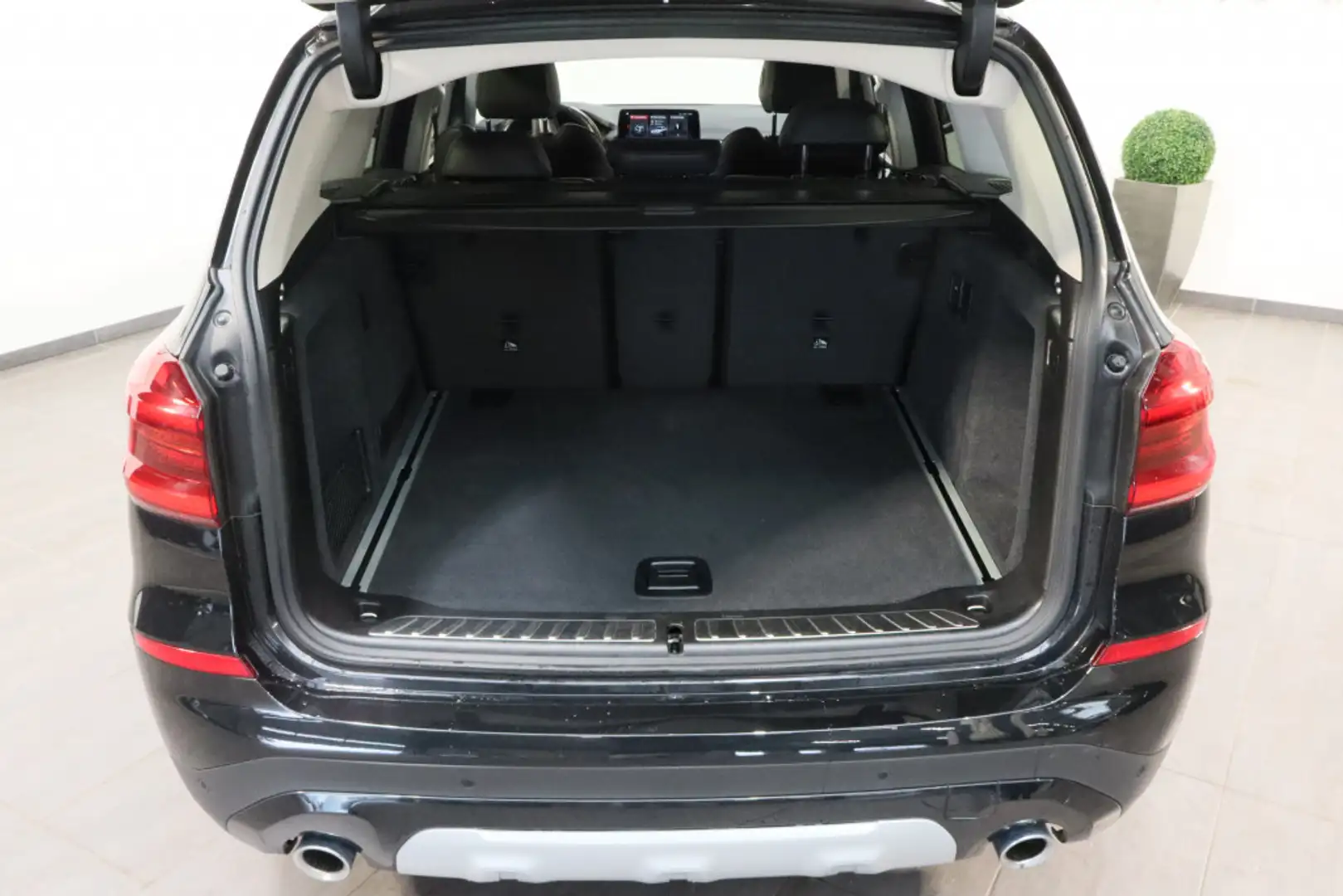 Vehicle image, number 6
