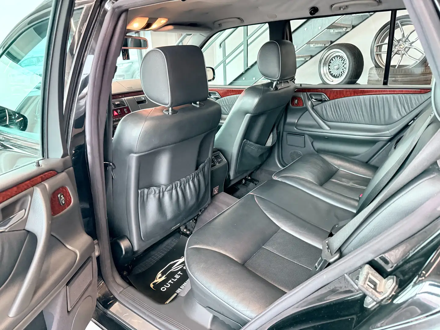 Vehicle image, number 8