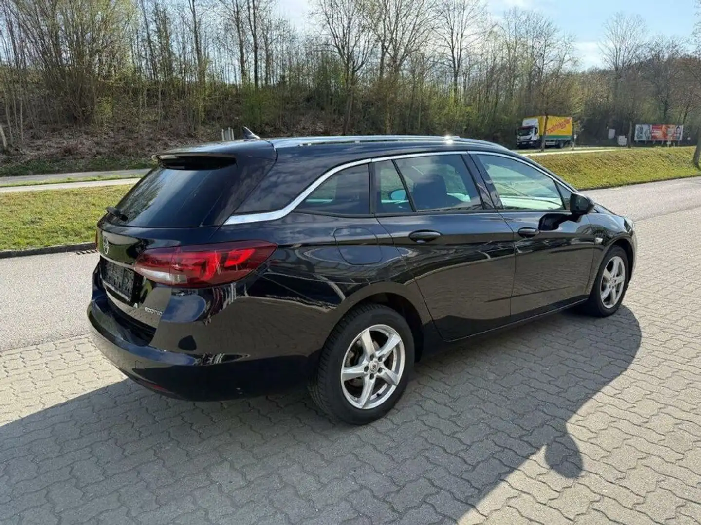 Vehicle image, number 5