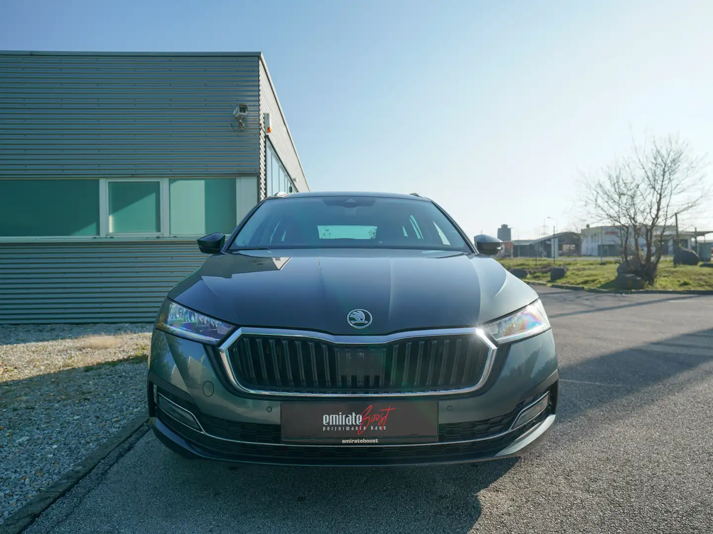 Vehicle image, number 6