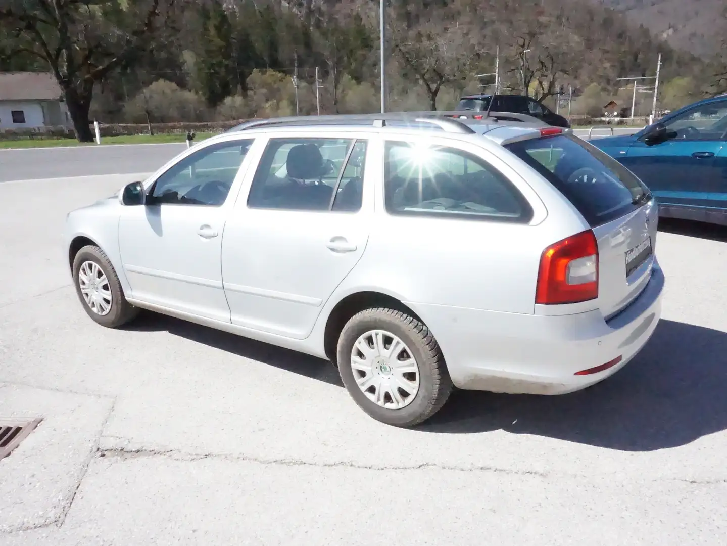 Vehicle image, number 6