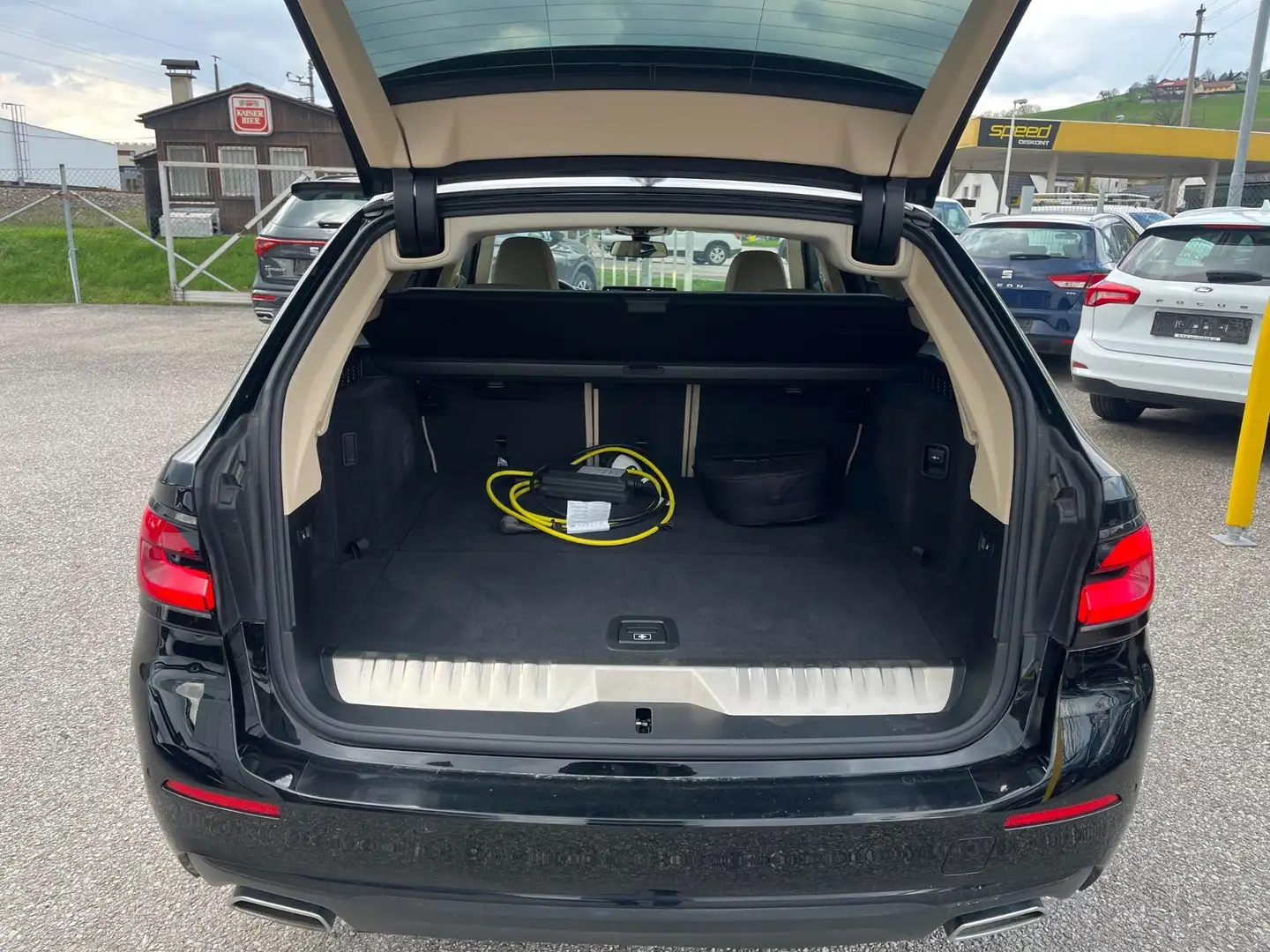Vehicle image, number 9