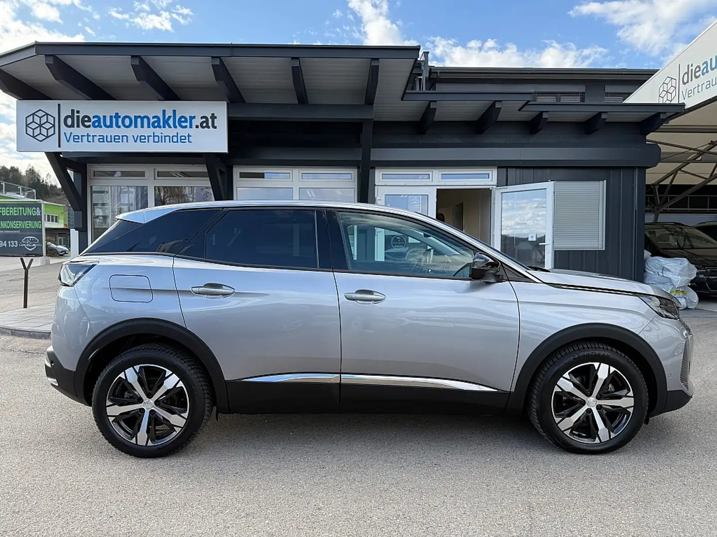 Vehicle image, number 15