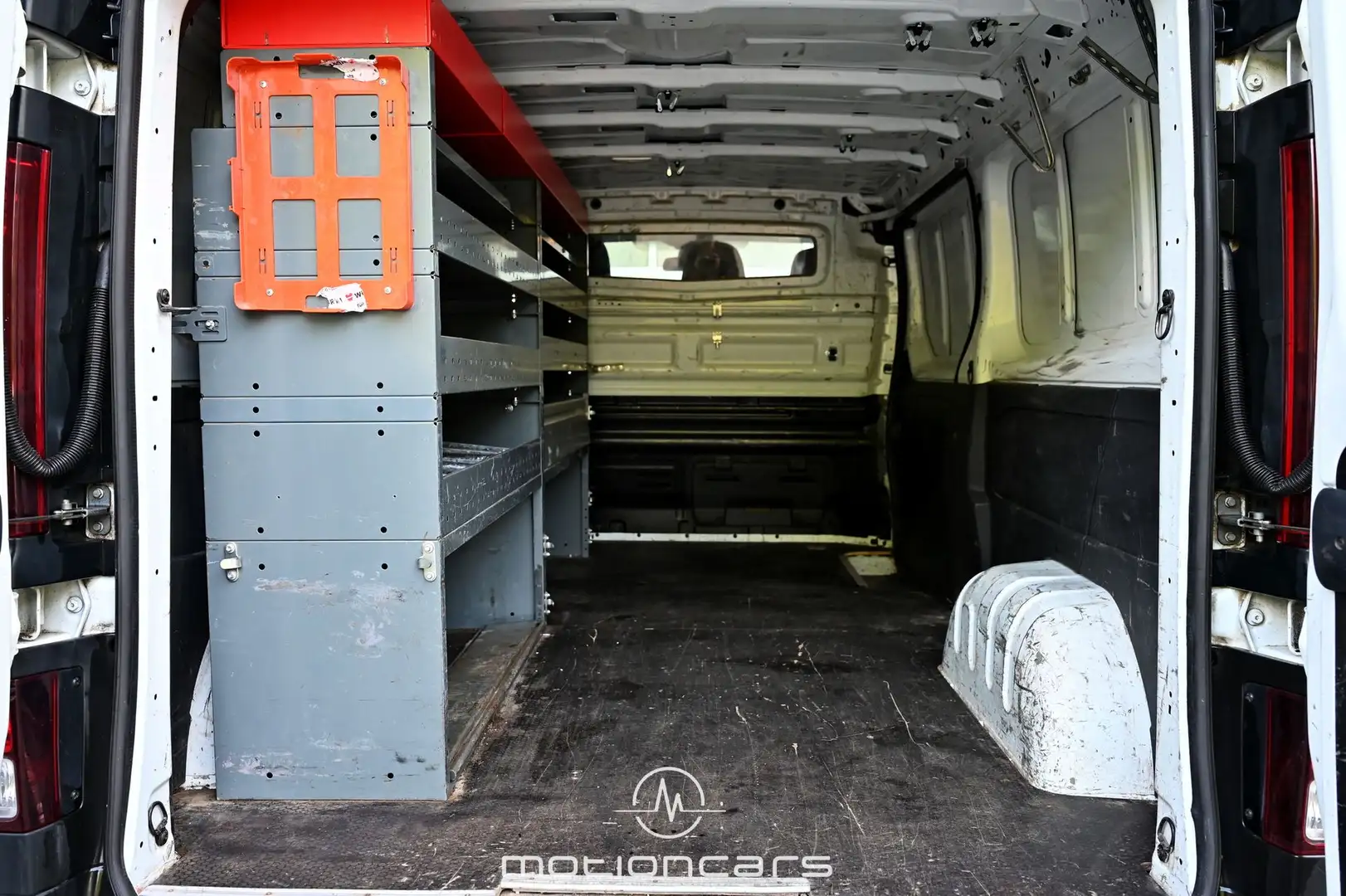 Vehicle image, number 16