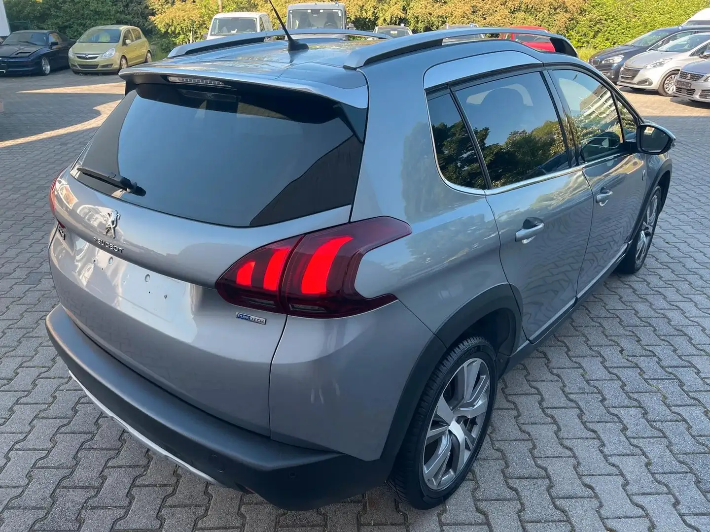 Vehicle image, number 6