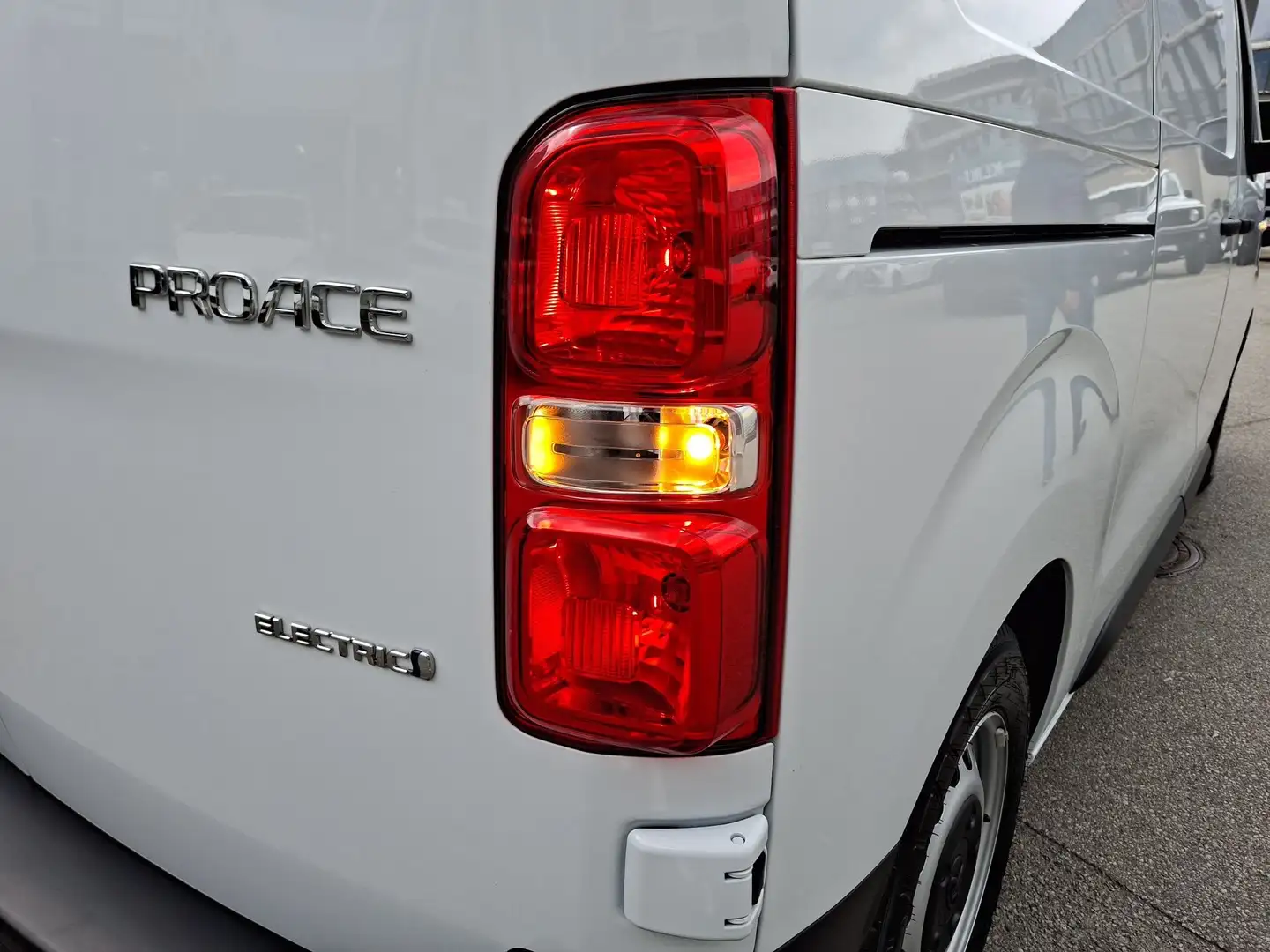 Vehicle image, number 9