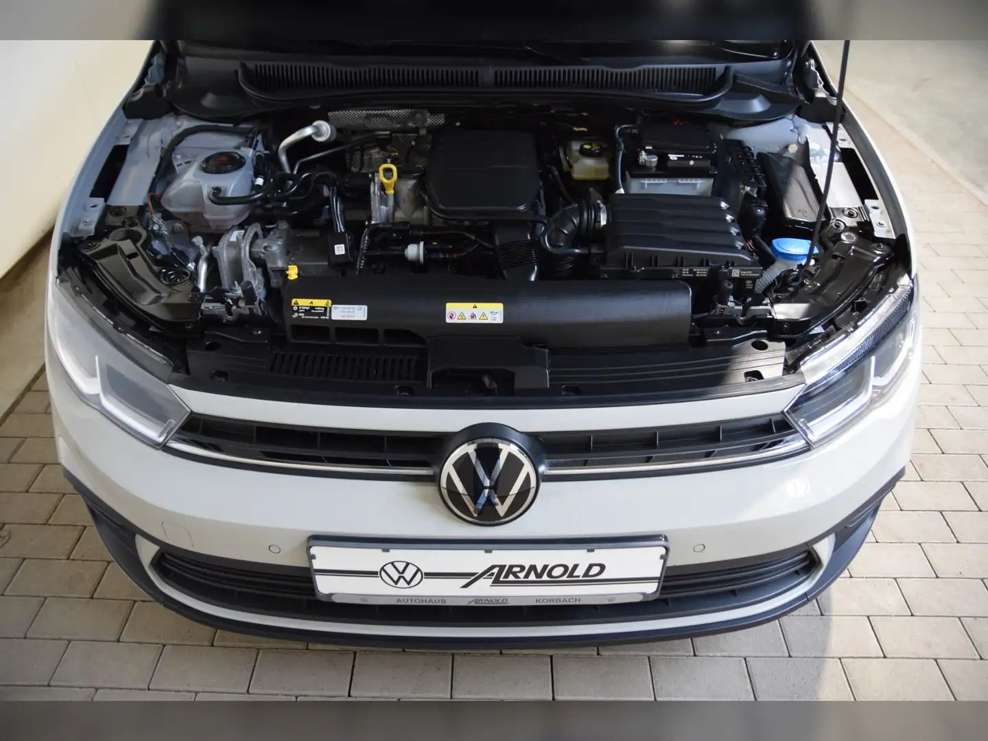 Vehicle image, number 6