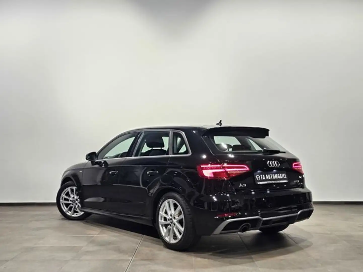 Vehicle image, number 10