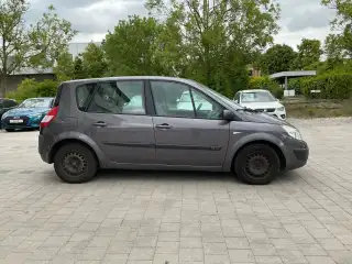 Vehicle image thumbnail, number 6