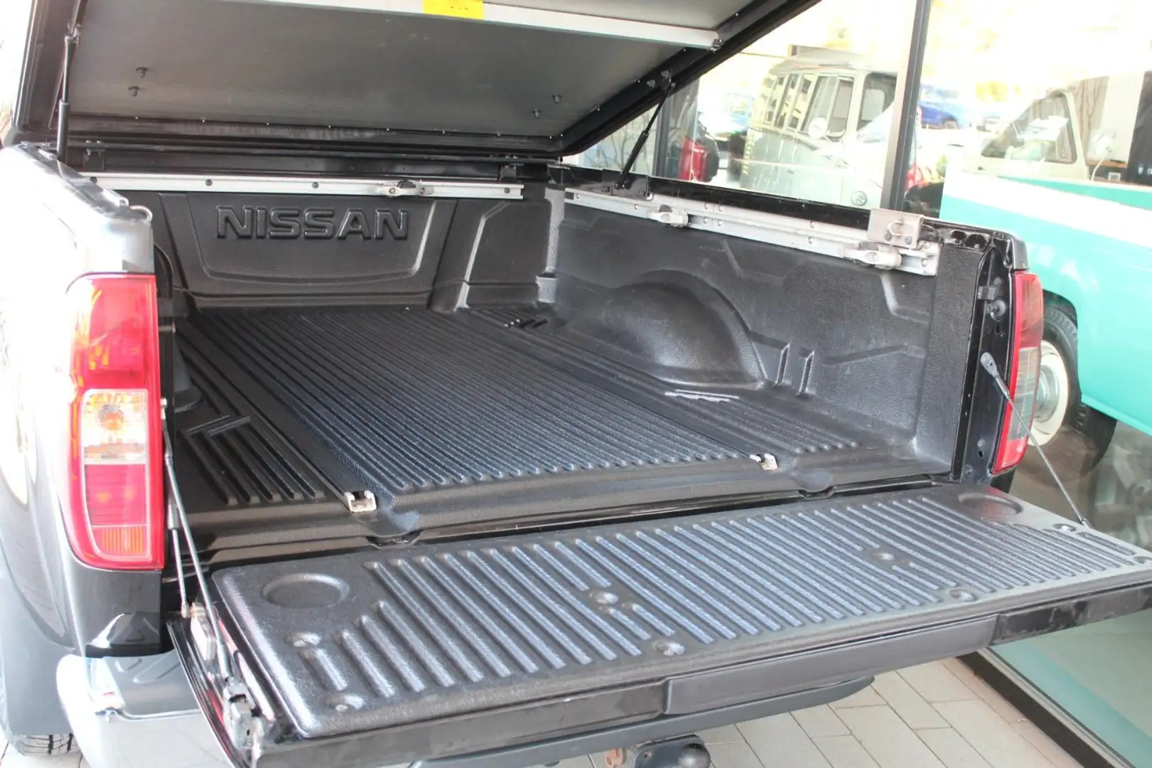 Vehicle image, number 8