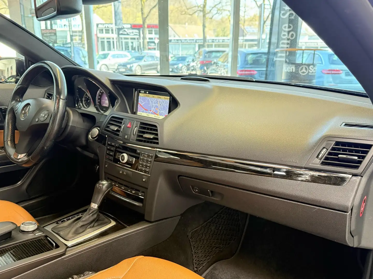 Vehicle image, number 12