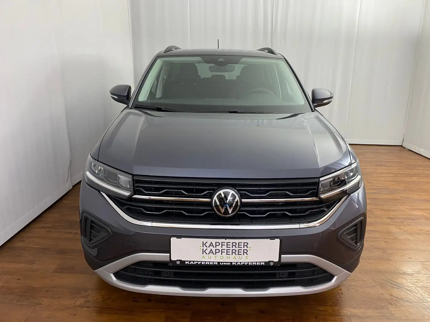 Vehicle image, number 3