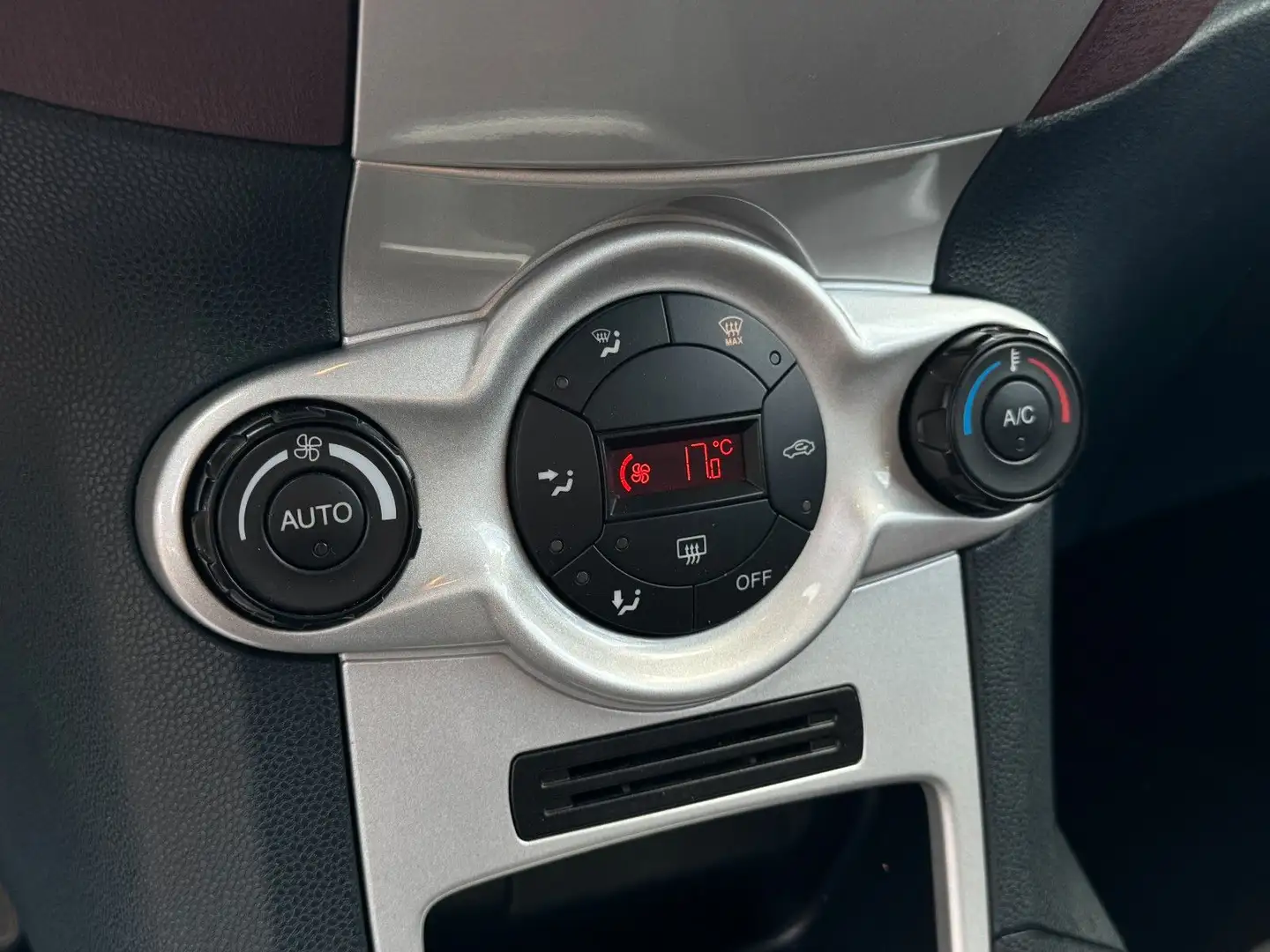 Vehicle image, number 19