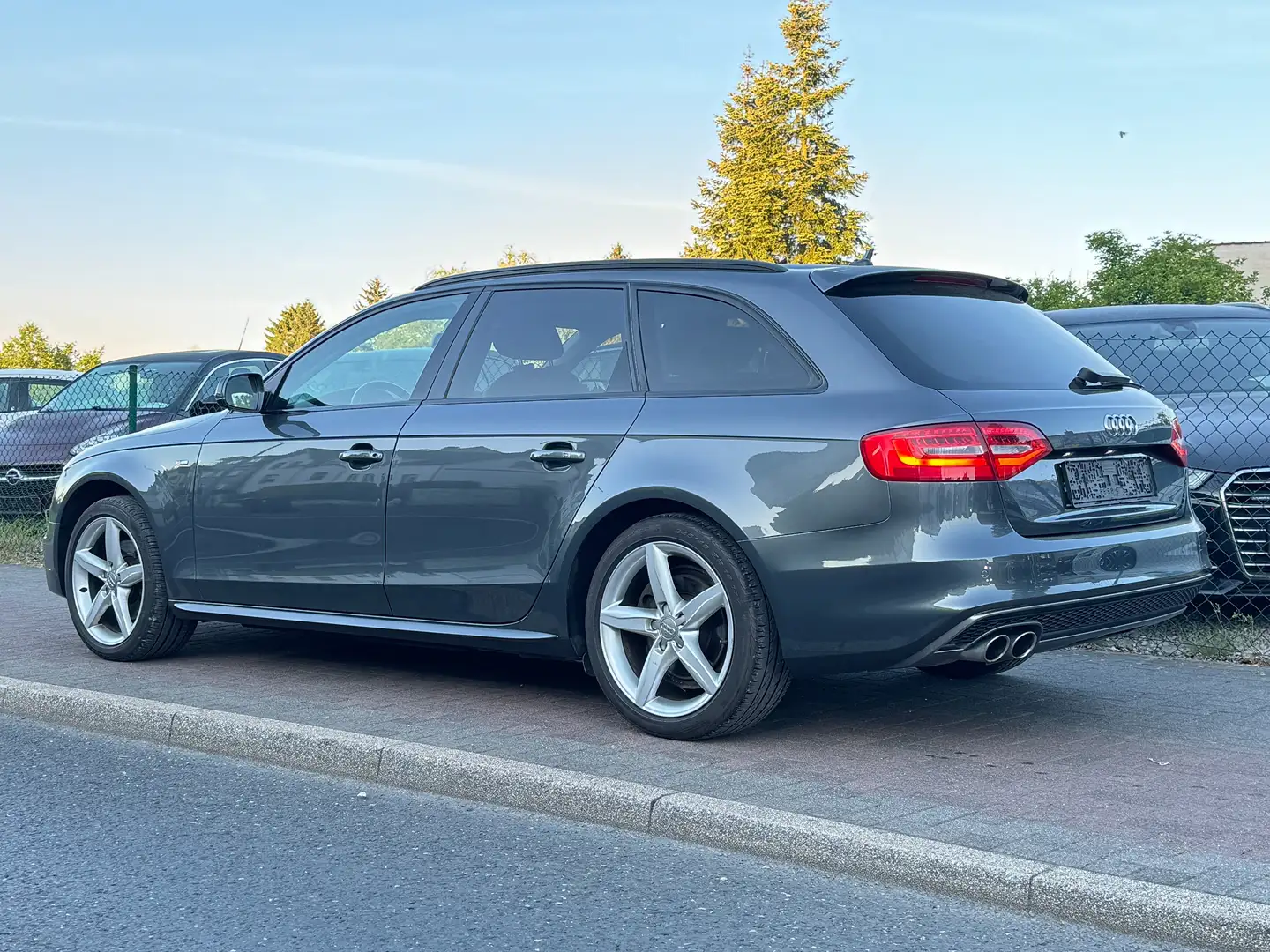 Vehicle image, number 13