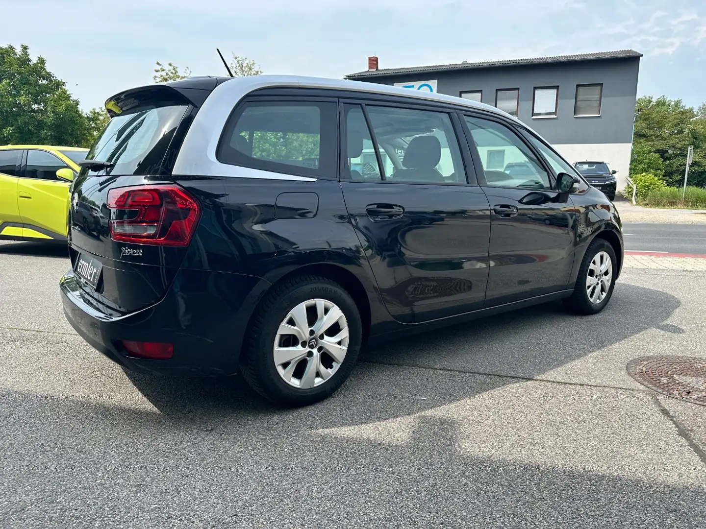 Vehicle image, number 5