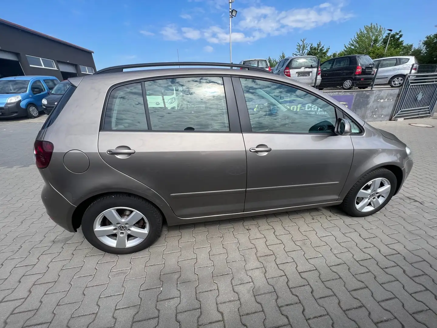 Vehicle image, number 4