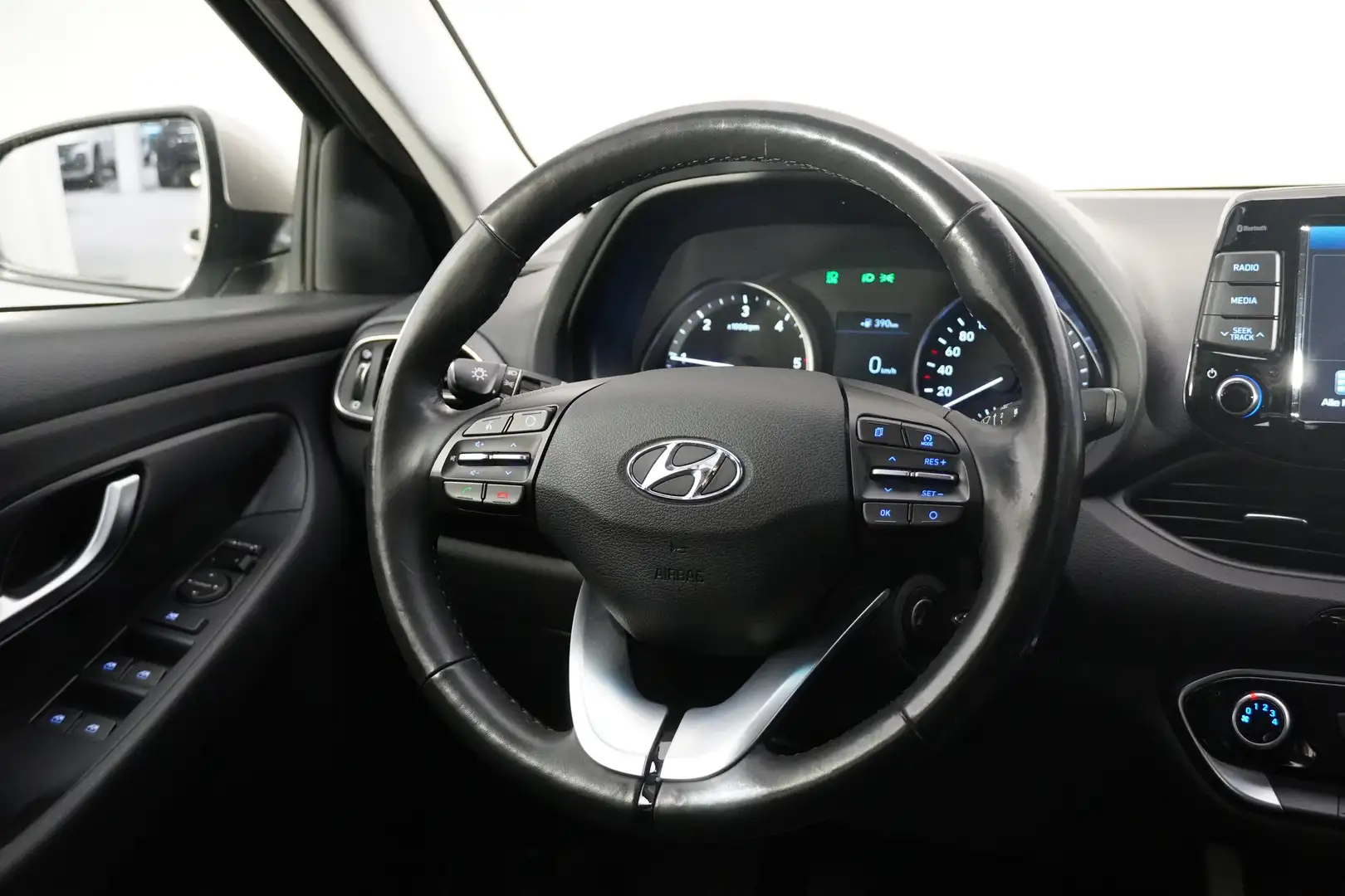 Vehicle image, number 10