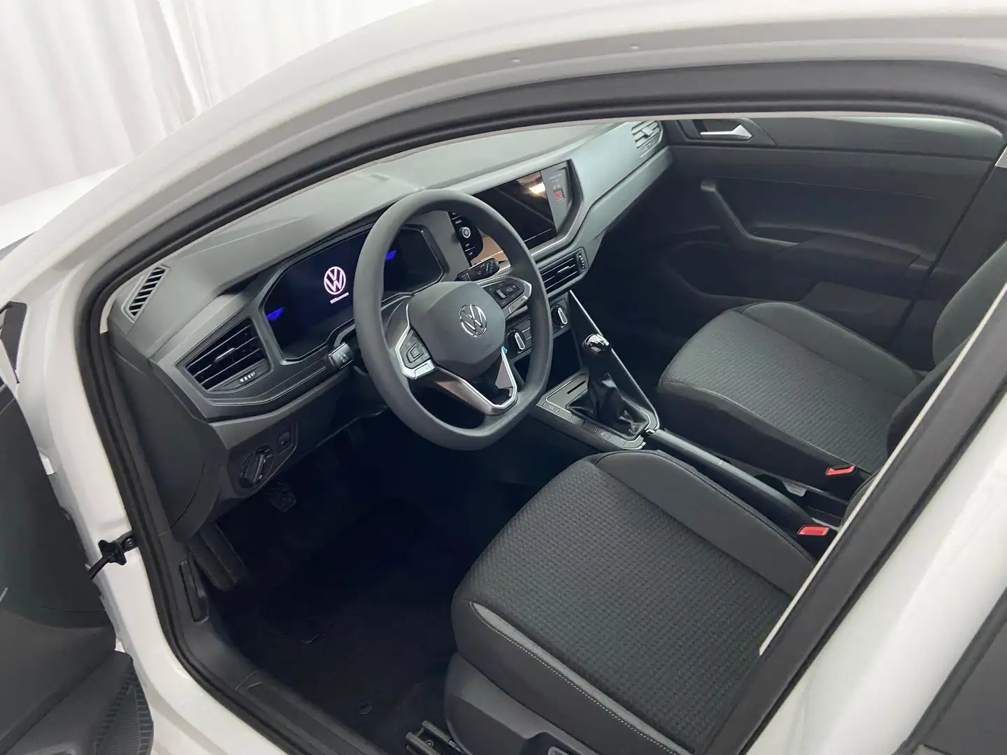 Vehicle image, number 4