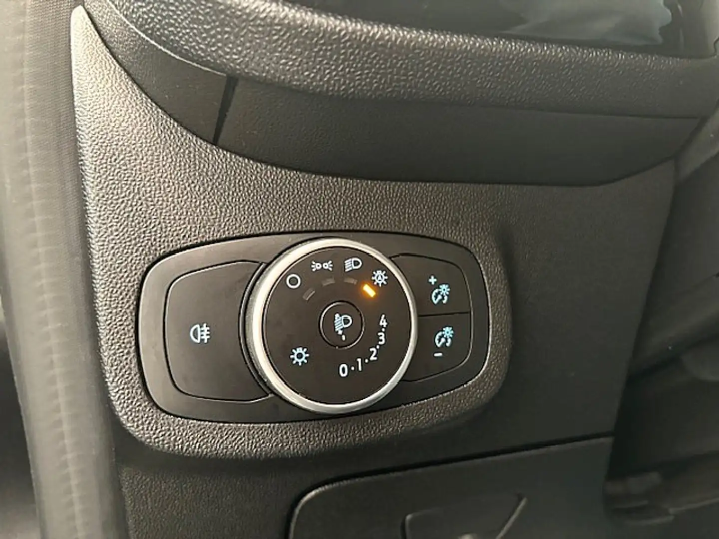 Vehicle image, number 4