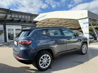 Vehicle image thumbnail, number 16