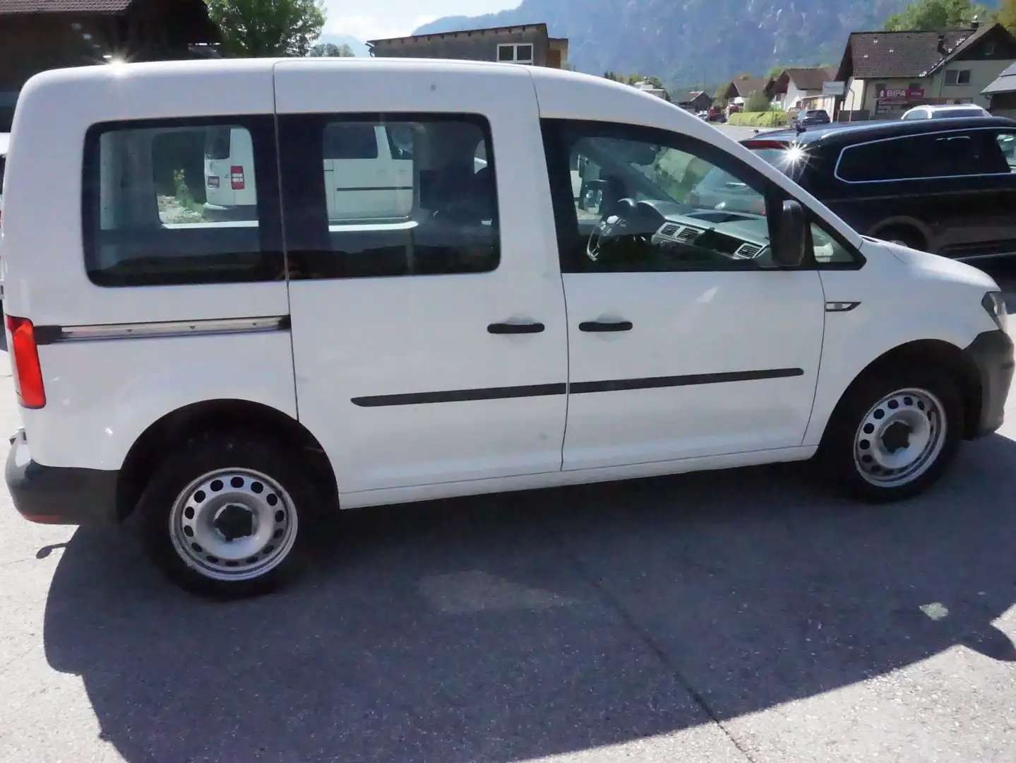 Vehicle image, number 10