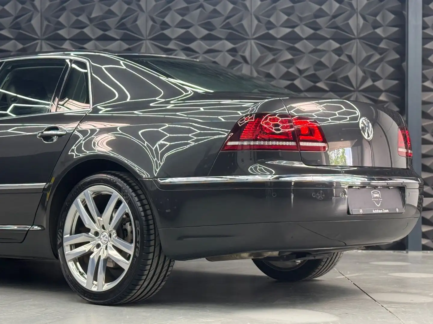 Vehicle image, number 9