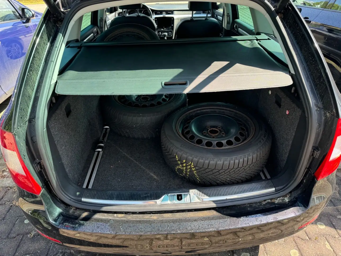 Vehicle image, number 9
