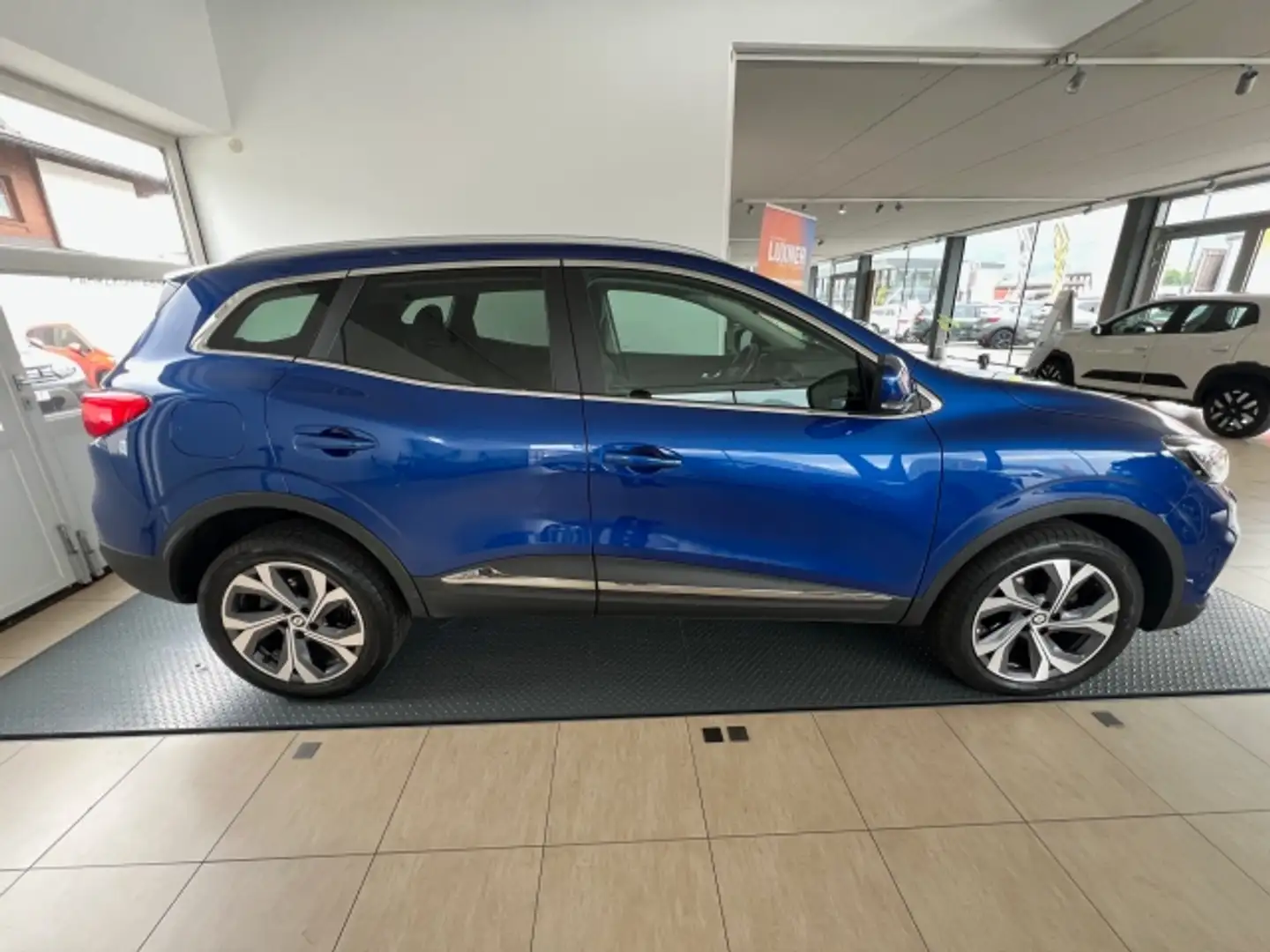 Vehicle image, number 4