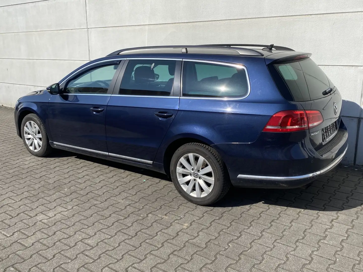 Vehicle image, number 8