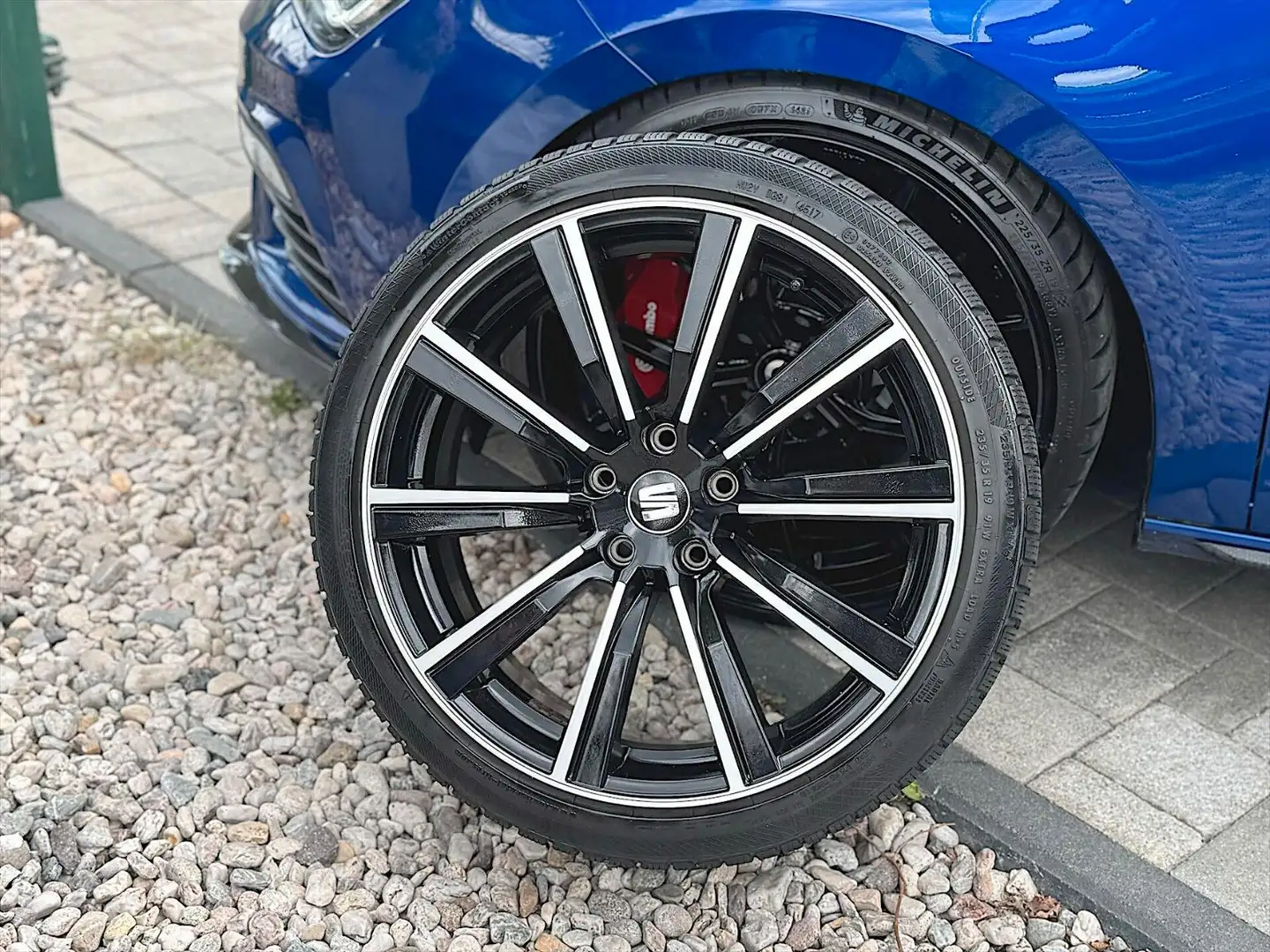 Vehicle image, number 12