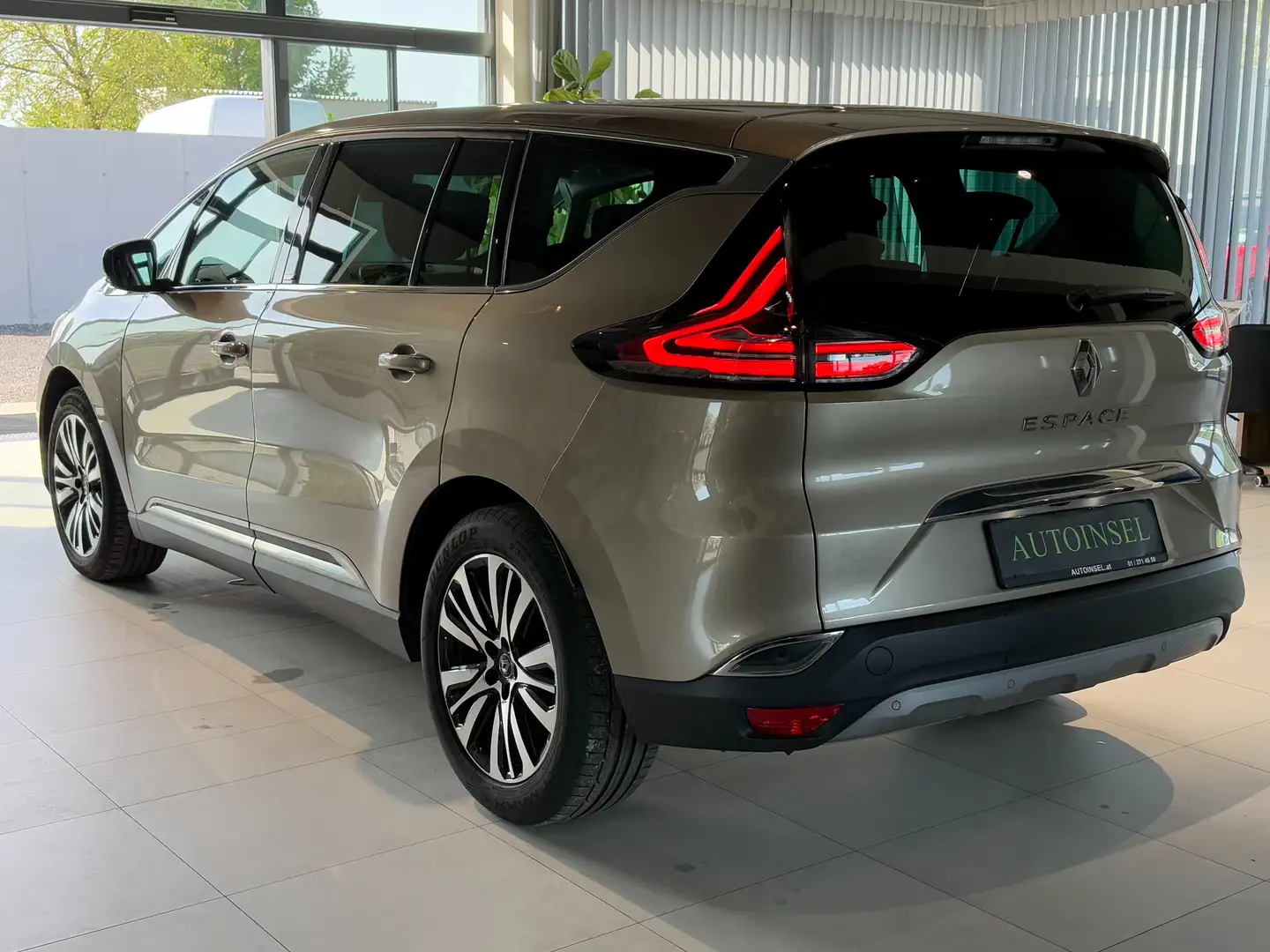 Vehicle image, number 4