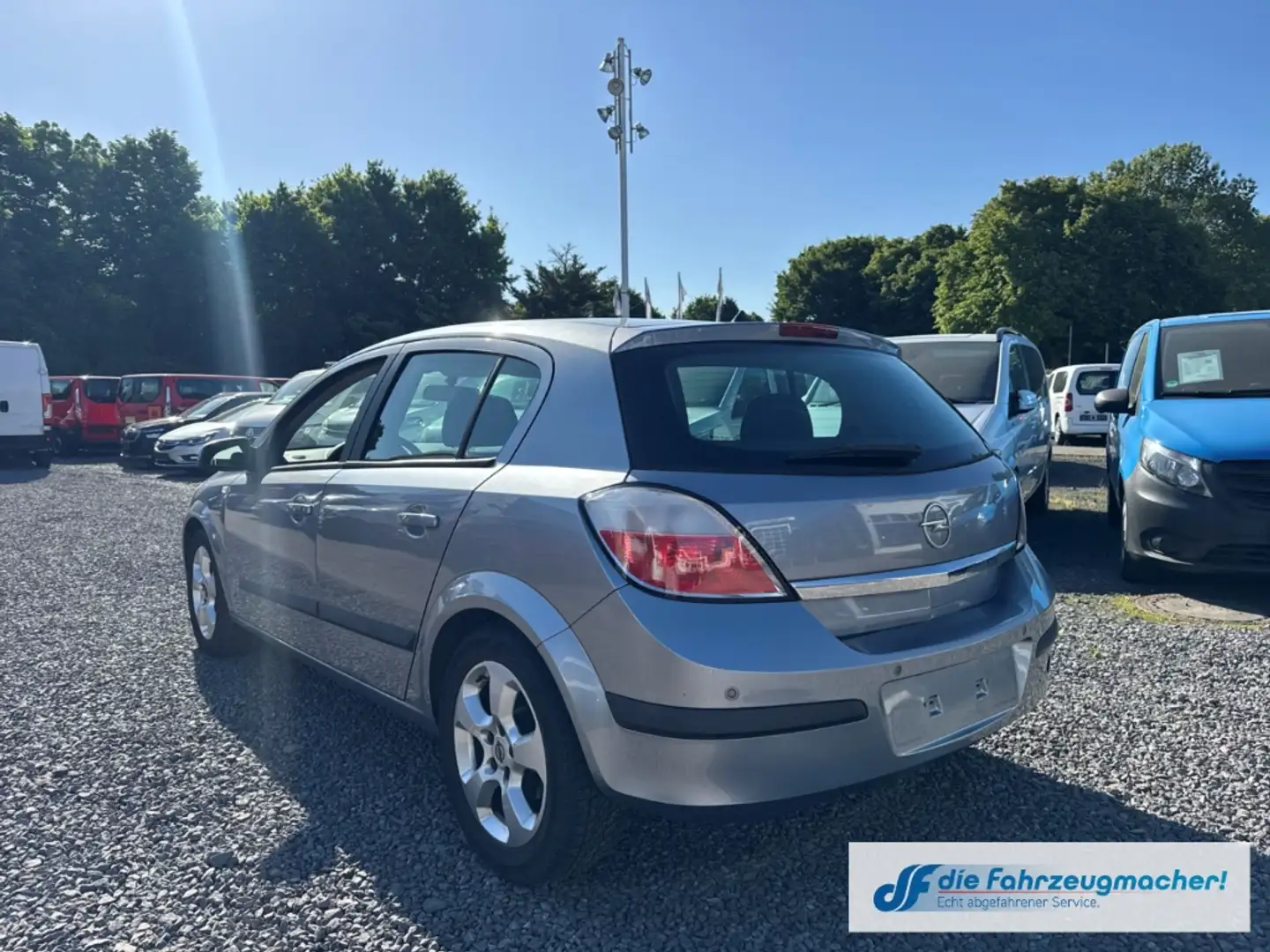 Vehicle image, number 3