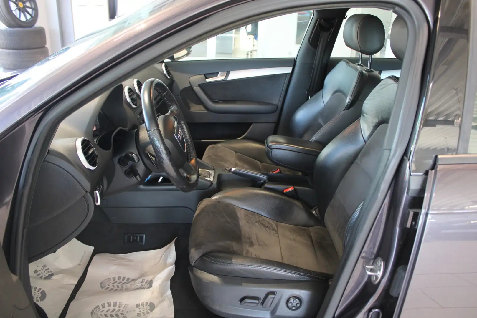 Vehicle image, number 9