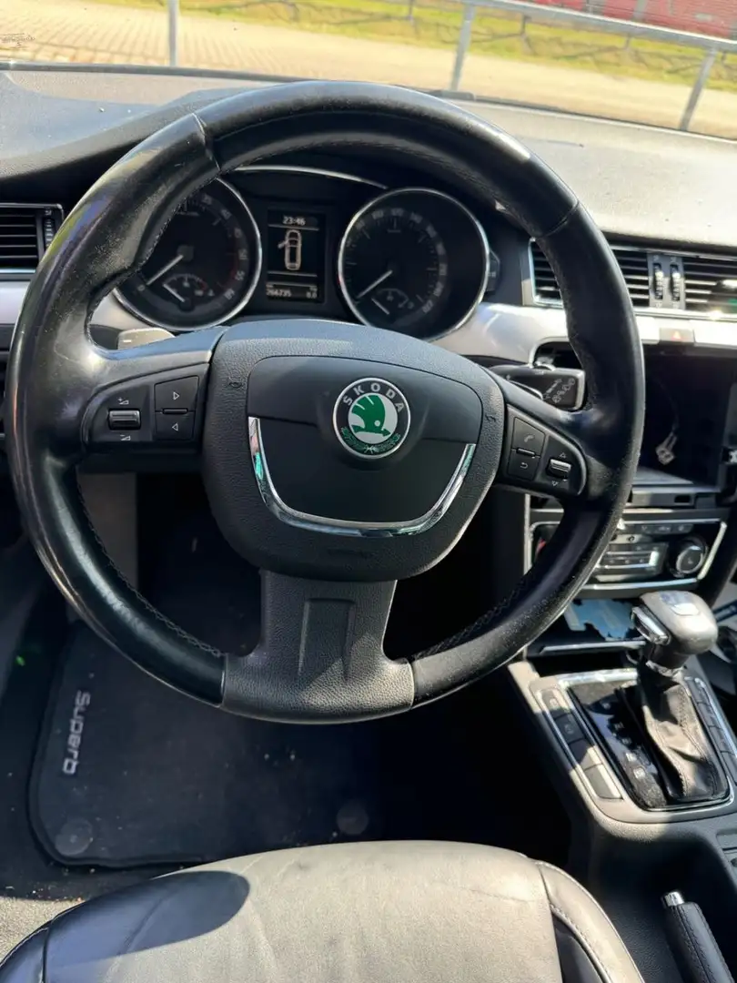 Vehicle image, number 13