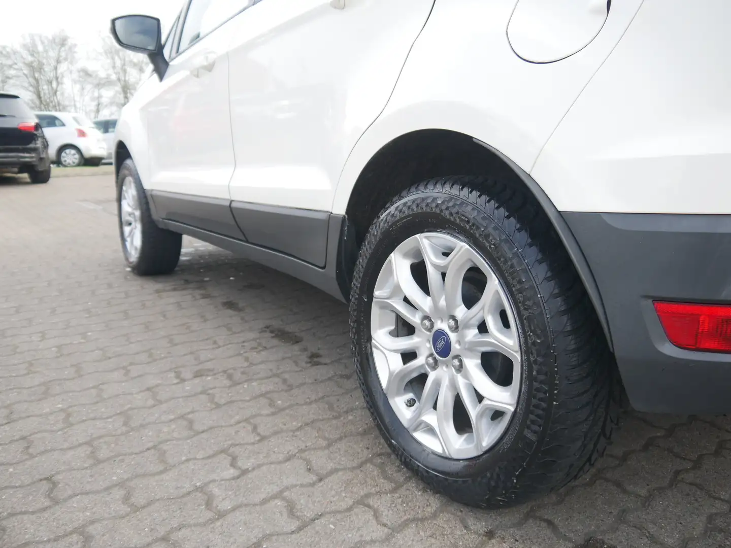 Vehicle image, number 8