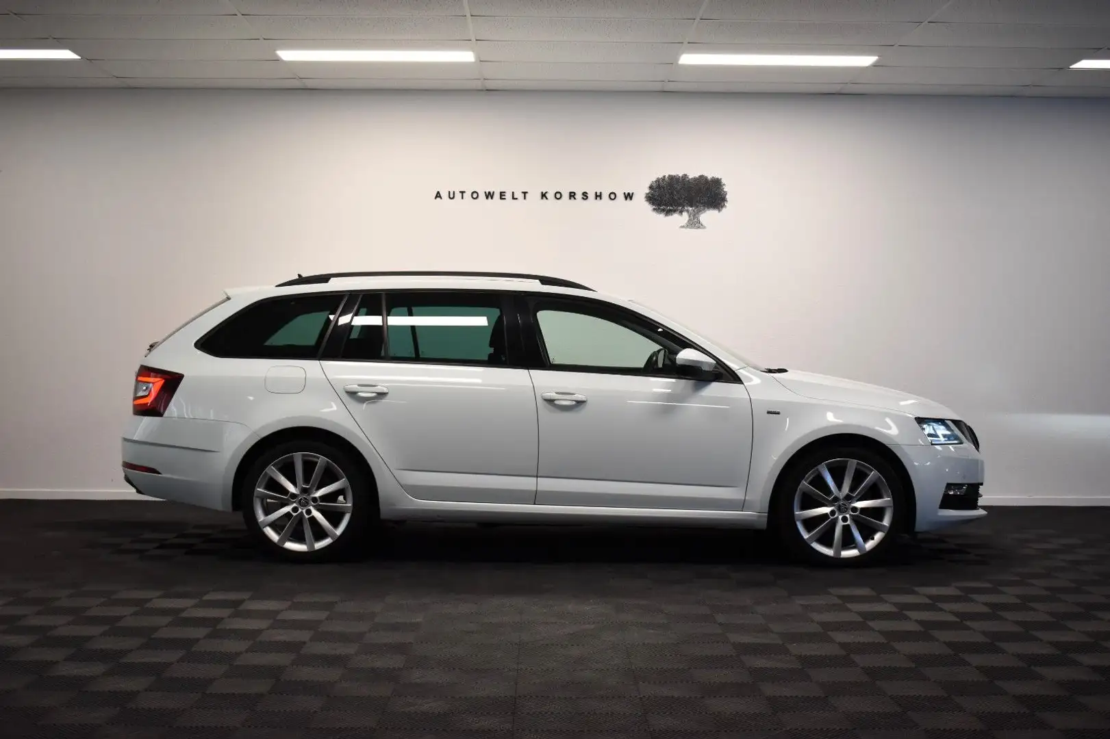 Vehicle image, number 5