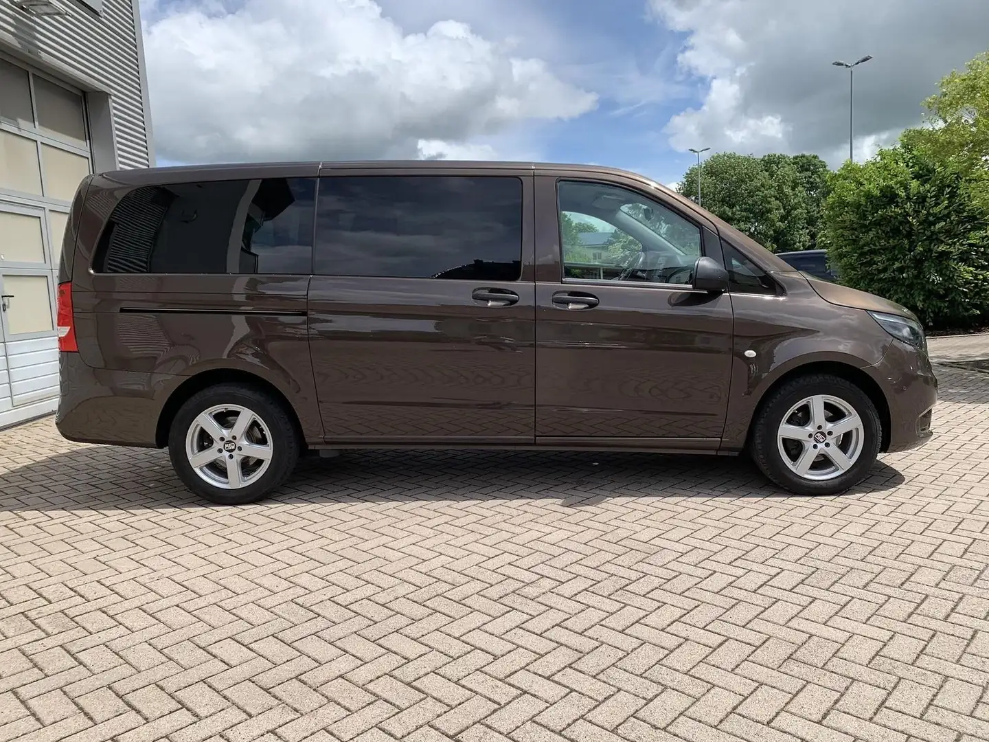 Vehicle image, number 4