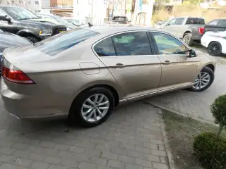 Vehicle image thumbnail, number 4