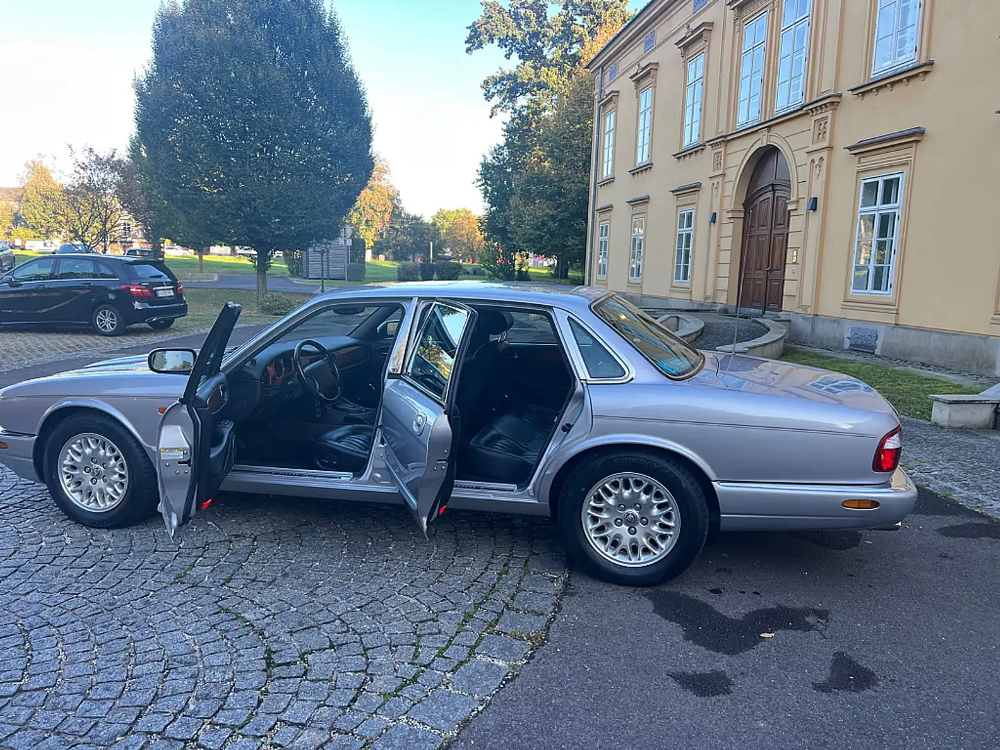 Vehicle image, number 1