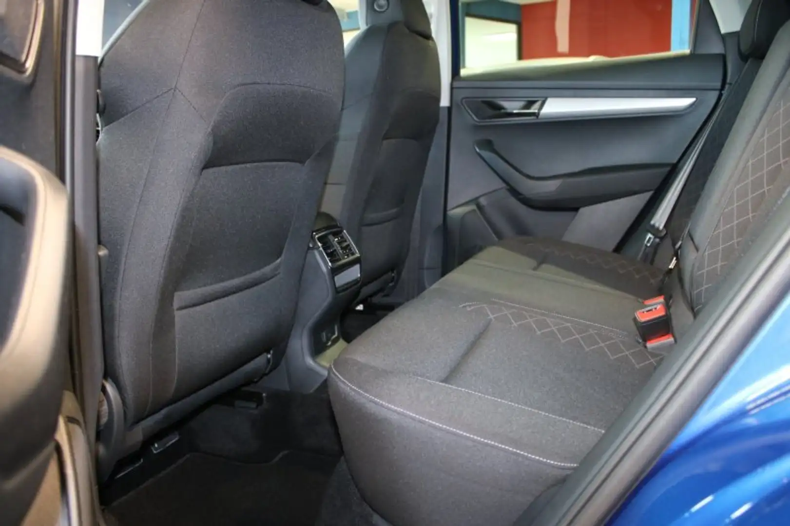Vehicle image, number 9