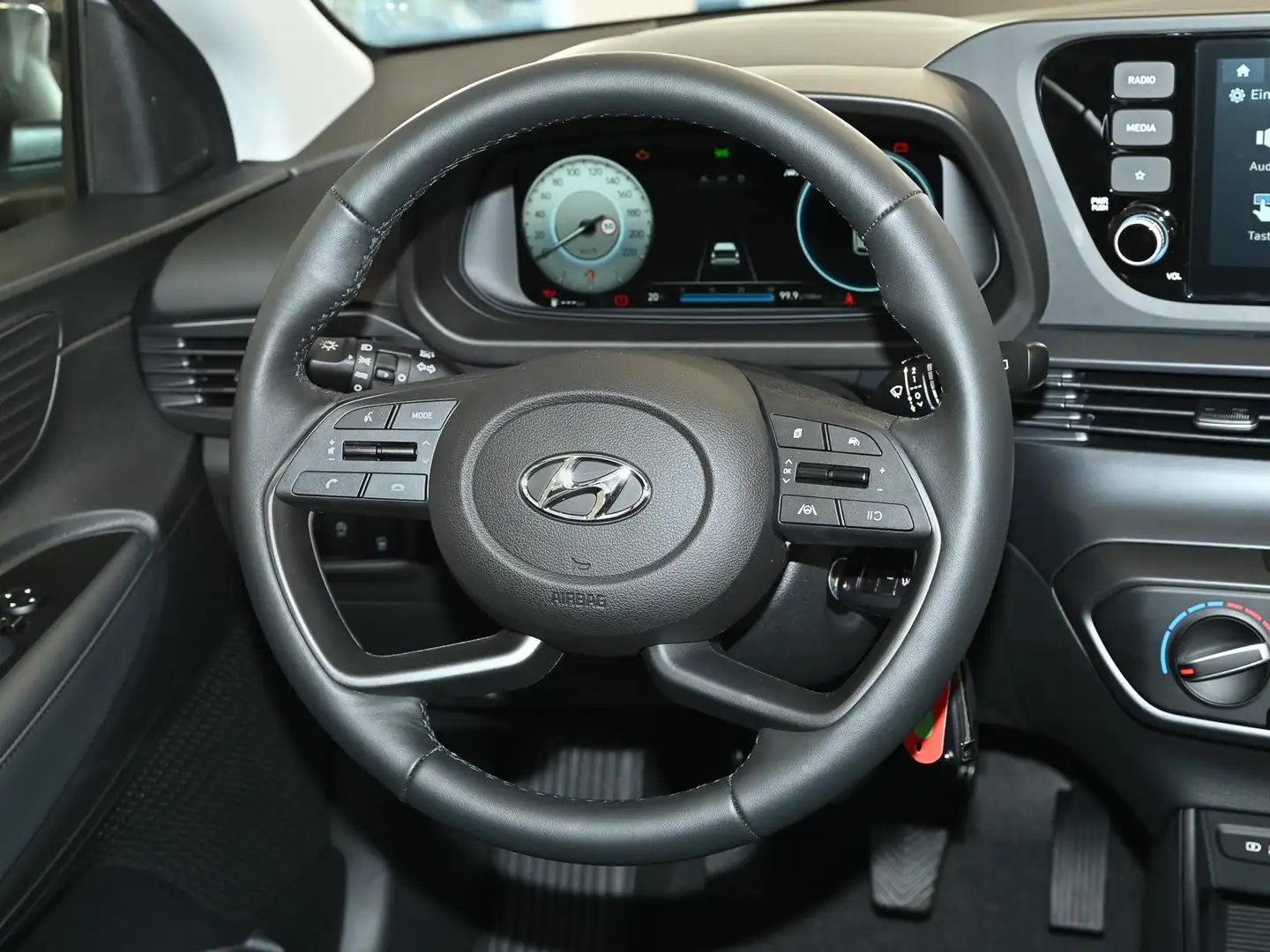 Vehicle image, number 10