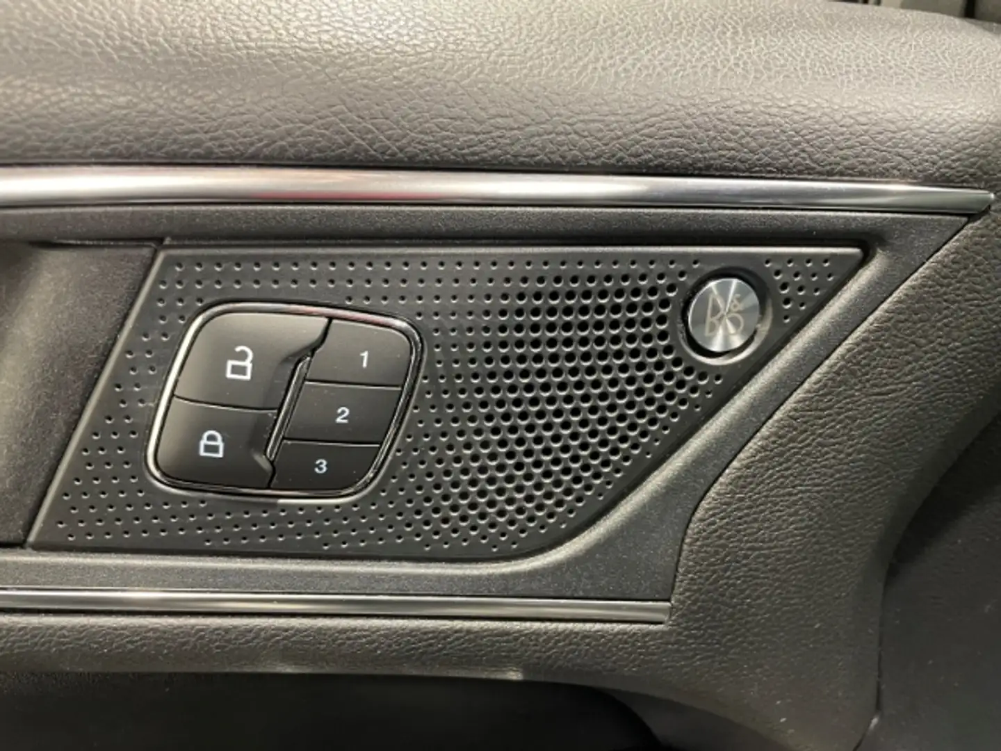 Vehicle image, number 8