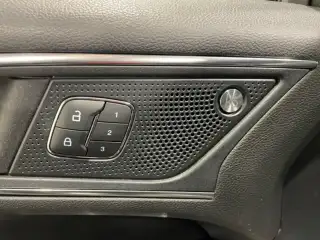 Vehicle image thumbnail, number 8