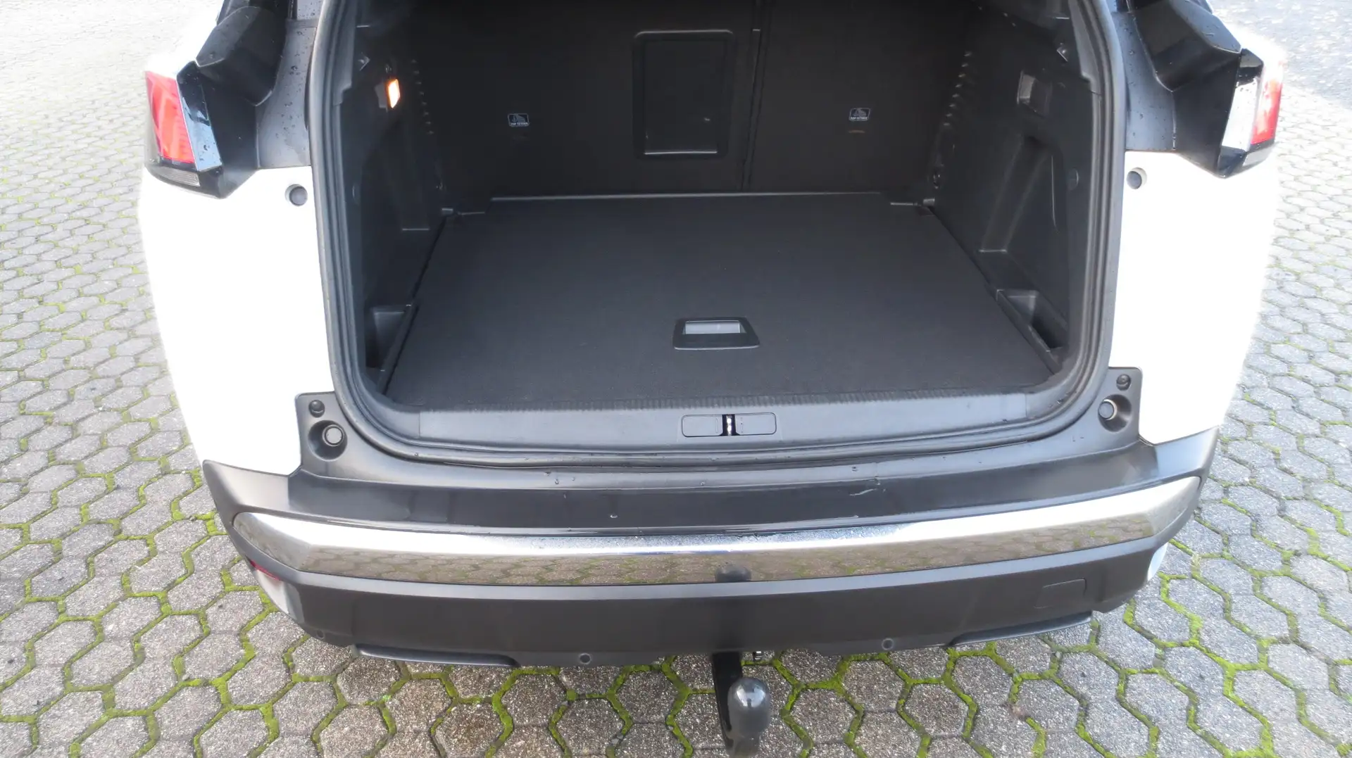 Vehicle image, number 19