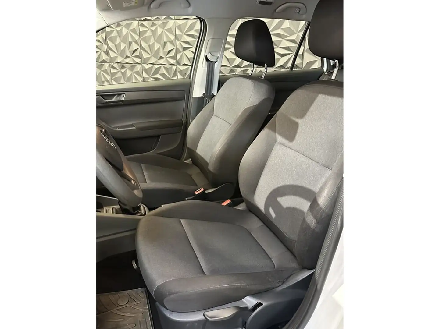 Vehicle image, number 9