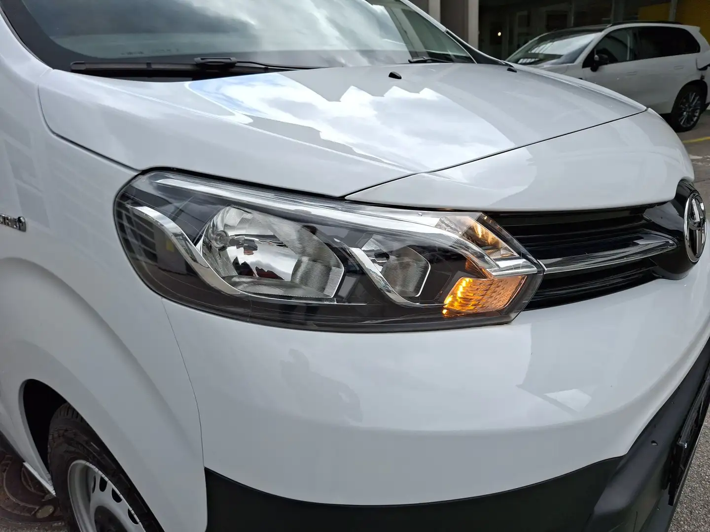 Vehicle image, number 8