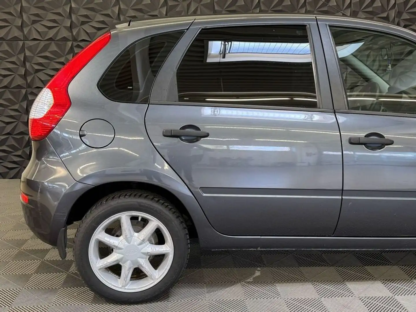 Vehicle image, number 5